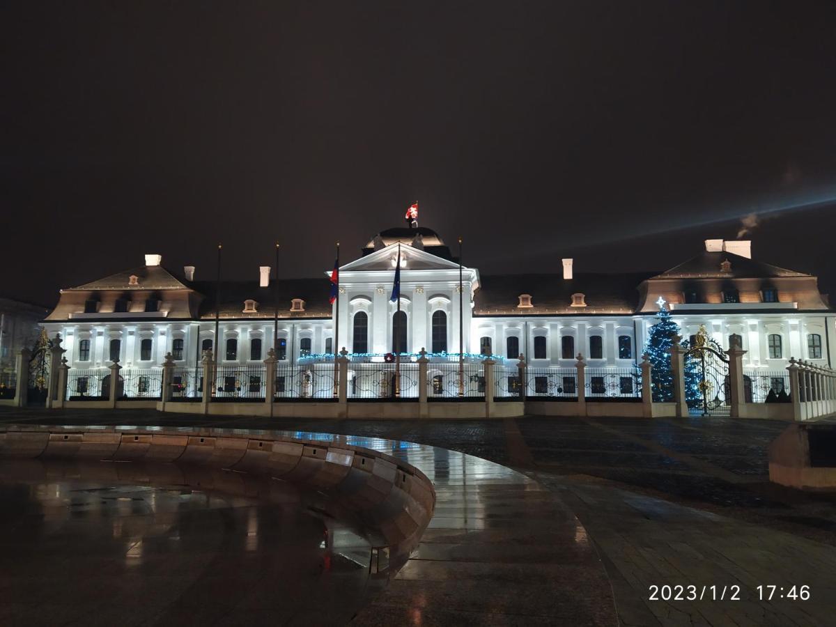 Krasny Byt S Vyhladmi V Historickom Centre Bratislava Exterior foto